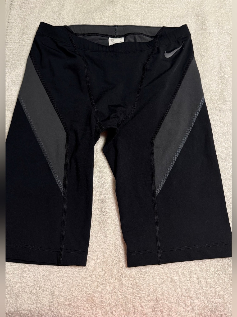 Nike HydraStrong Vex Colorblock Jammer Black & Gray Medium